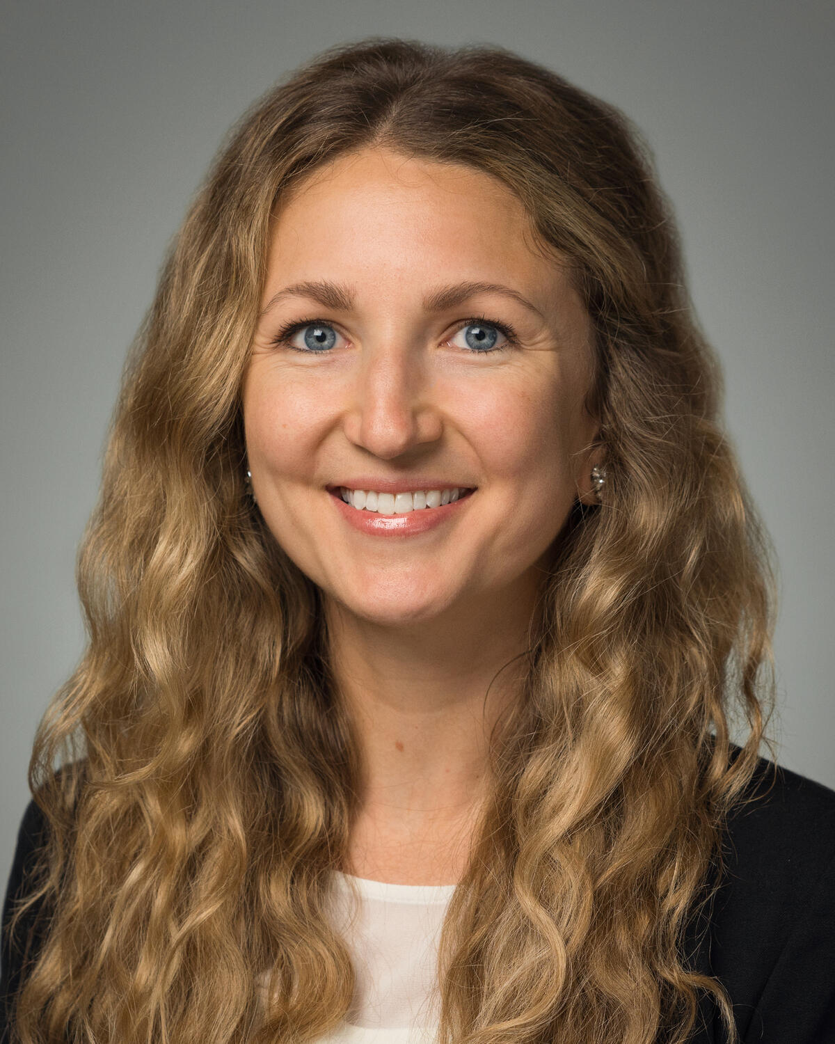 Headshot Image for Sara Savu
